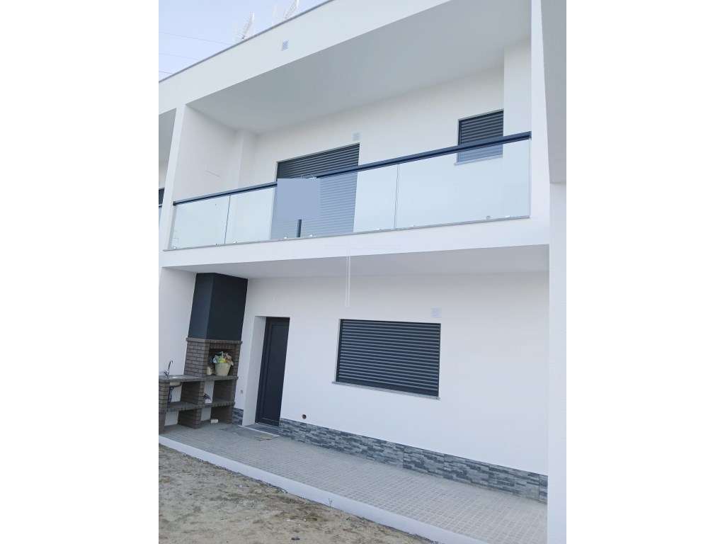 Moradia geminada T3, arquitetura contemporânea com pérgula - Fernão... - Grande imagem: 2/18