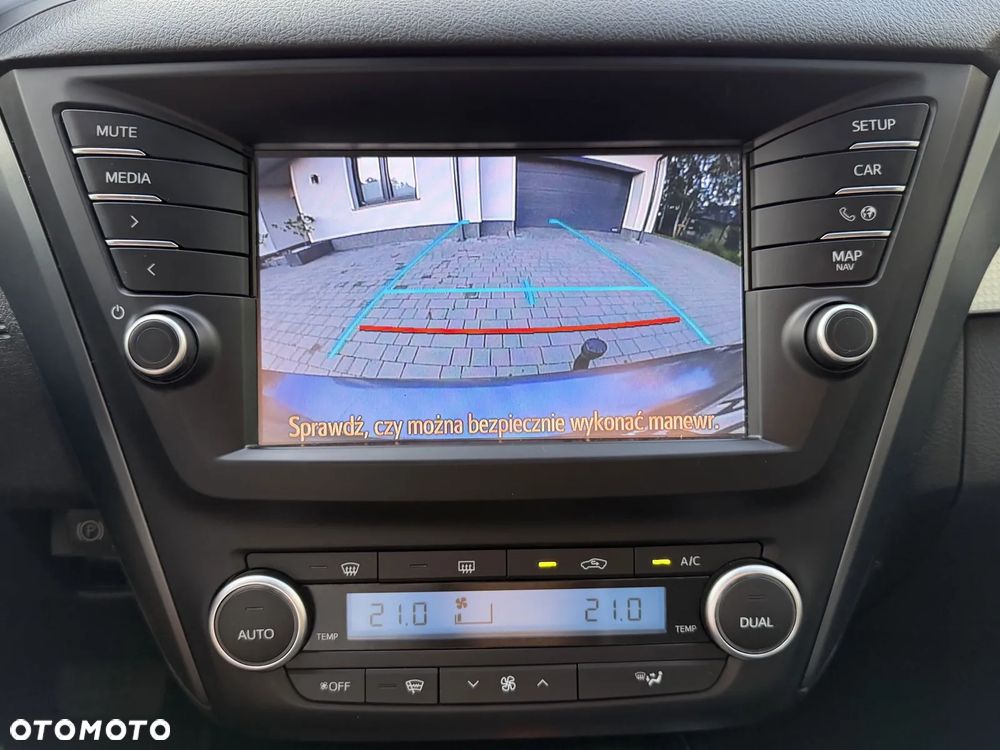 Toyota Avensis 1.8 Premium MS - 10