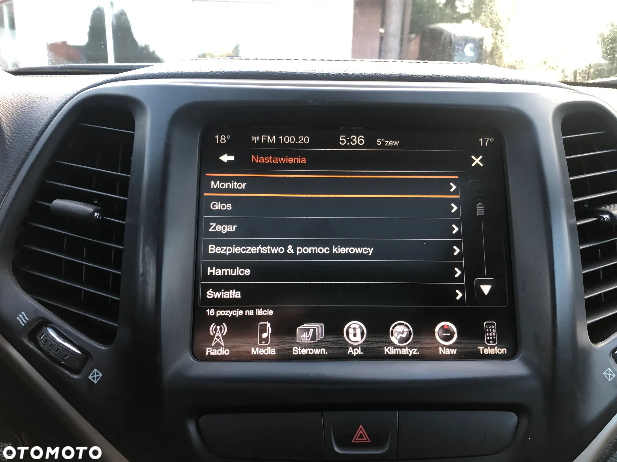 Jeep Cherokee - 36