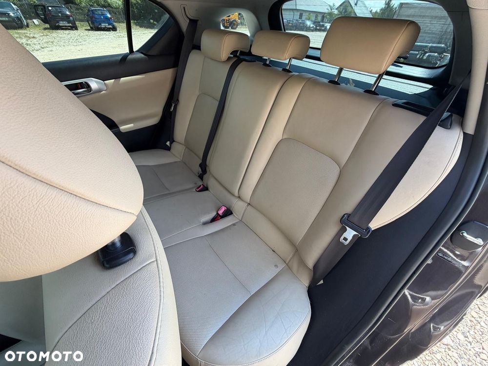 Lexus CT - 11