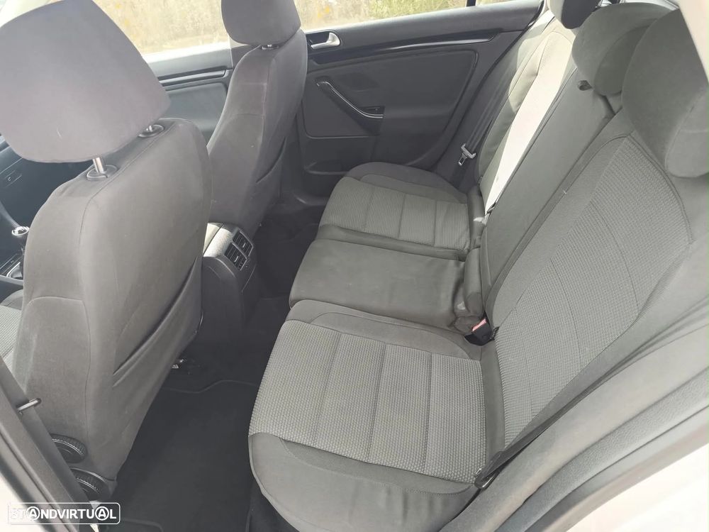 VW Golf Variant 1.6 TDi Confortline - 13