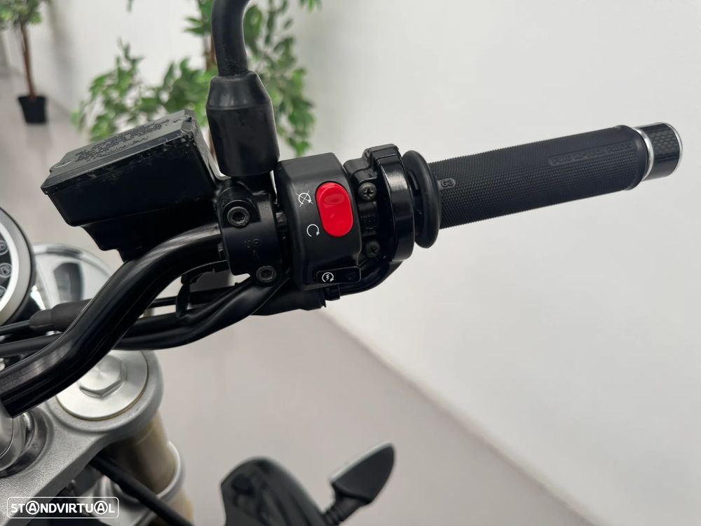 Triumph Street Triple 675 - 15