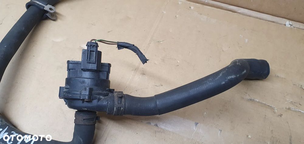 Dodatkowa pompka obiegu wody węże Mercedes E-Klasa W211 3.0 CDI A2118350364 A2118302515 - 2