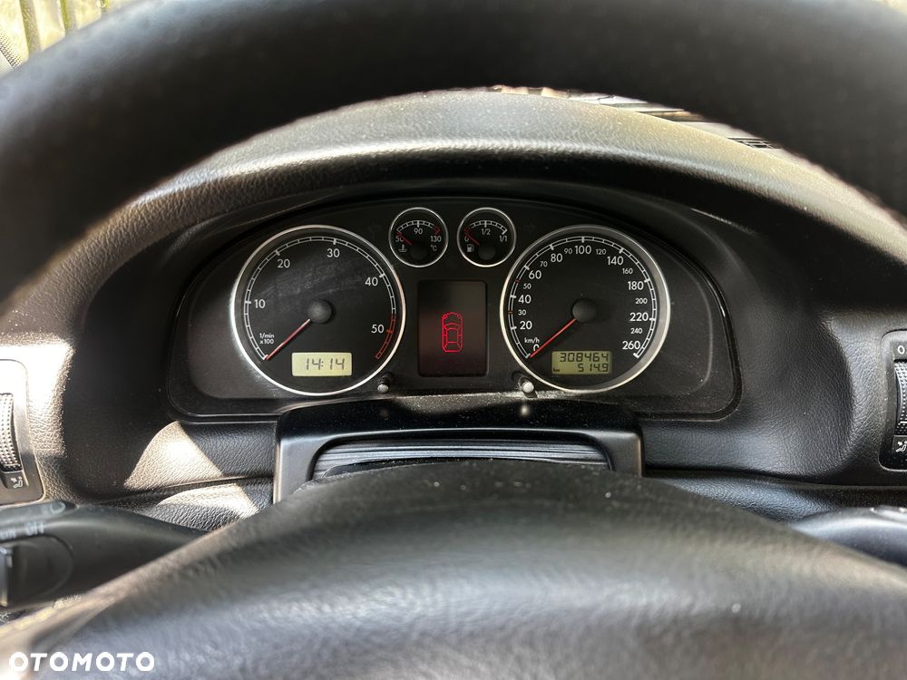 Volkswagen Passat 1.9 TDI Comfortline - 11
