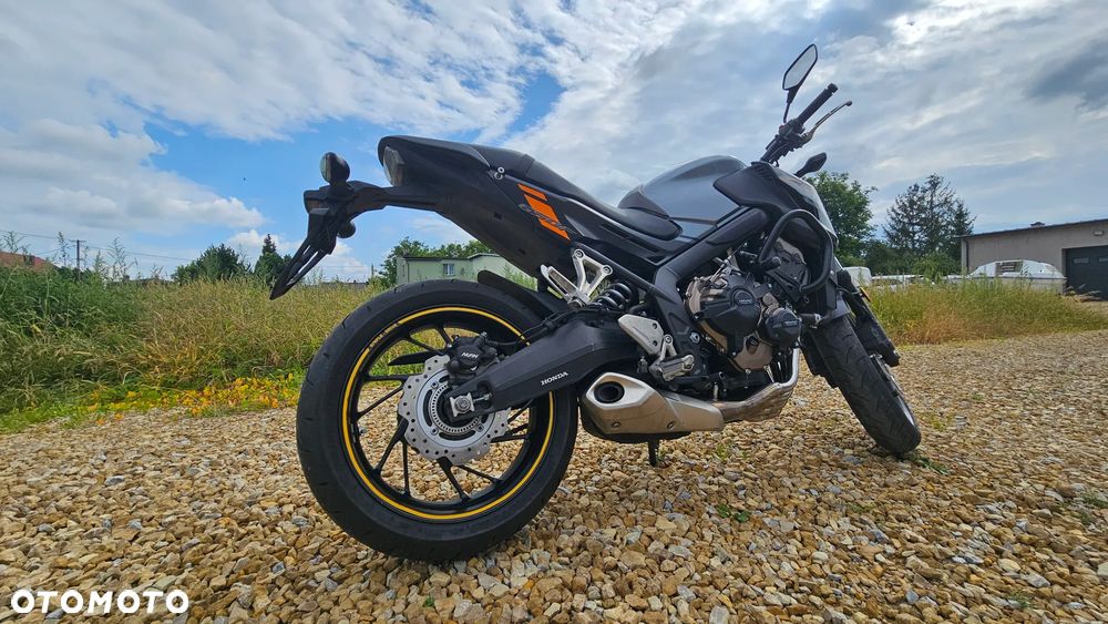 Honda CB - 12