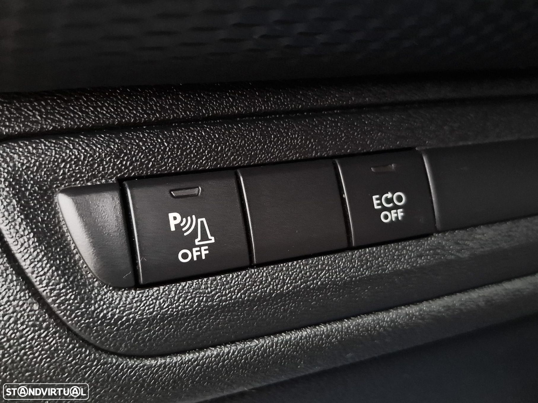 Peugeot 208 - 14
