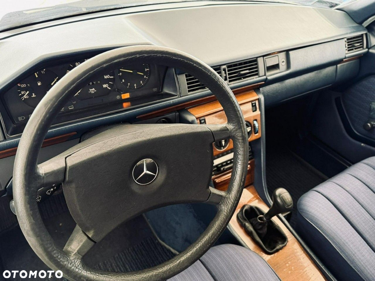 Mercedes-Benz W124 (1984-1993) - 21