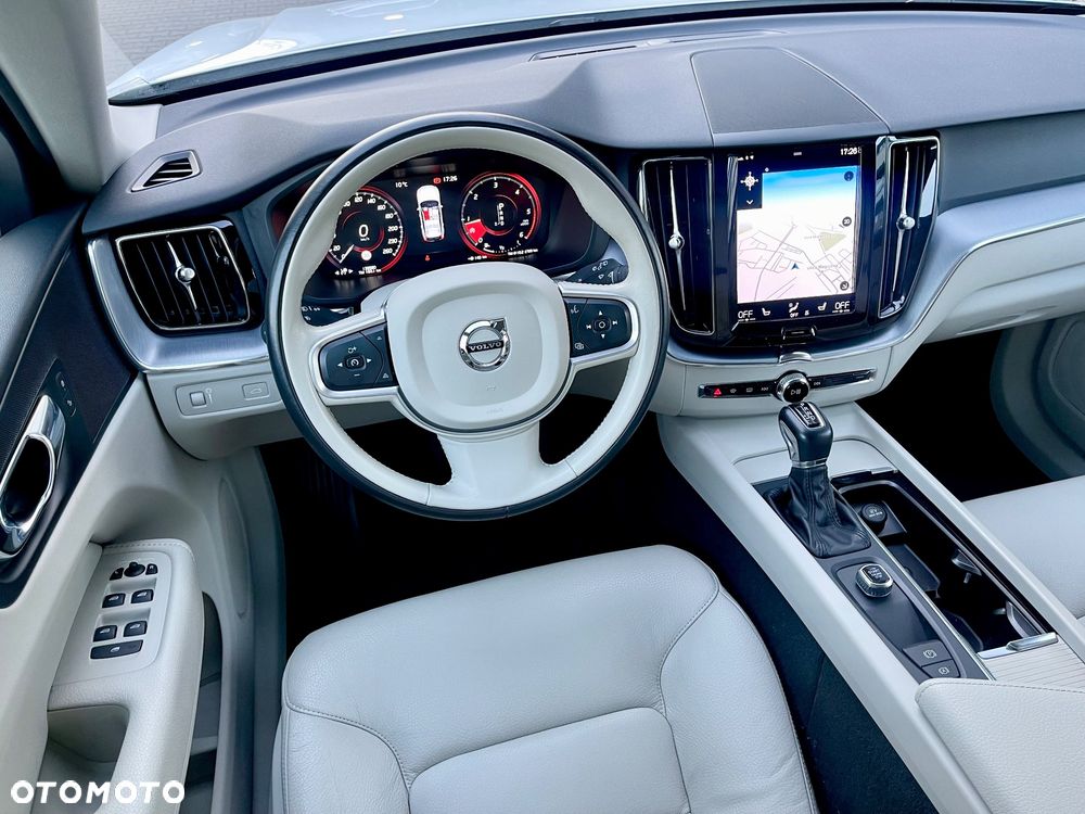 Volvo XC 60 D4 Momentum Pro - 25