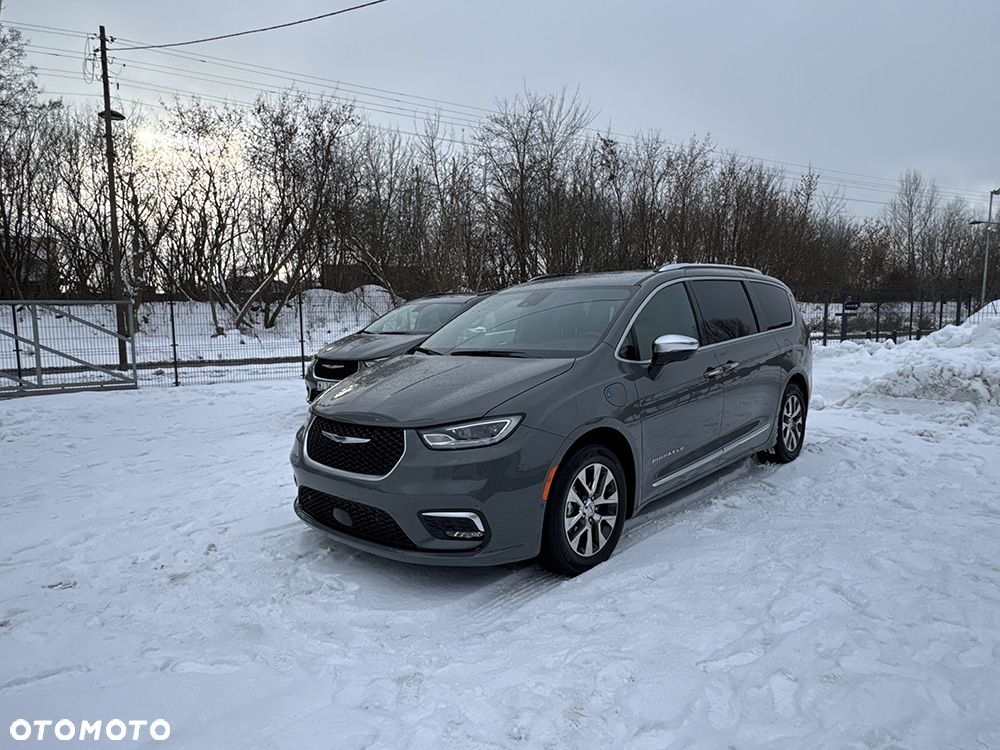 Chrysler Pacifica - 27