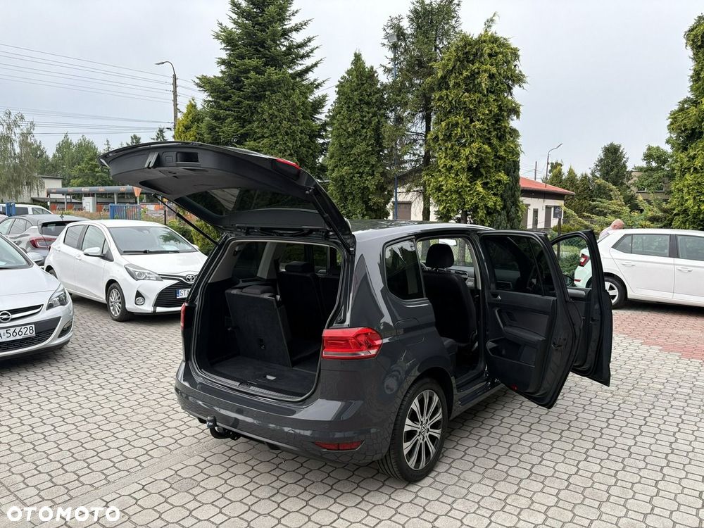 Volkswagen Touran - 27