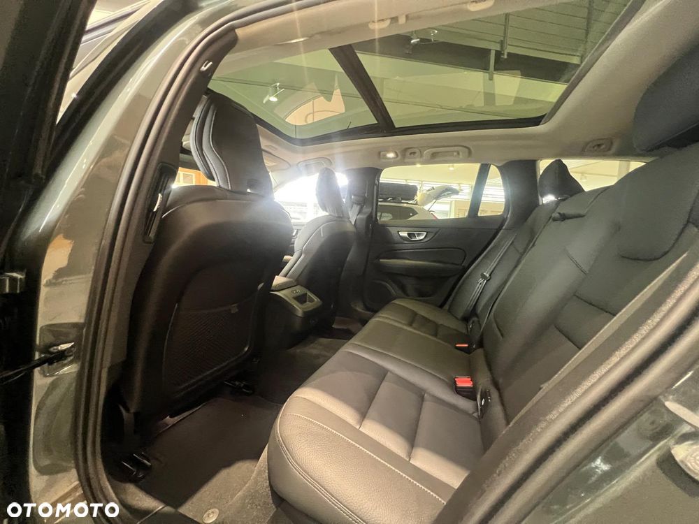 Volvo V60 B4 B Ultimate Dark - 23