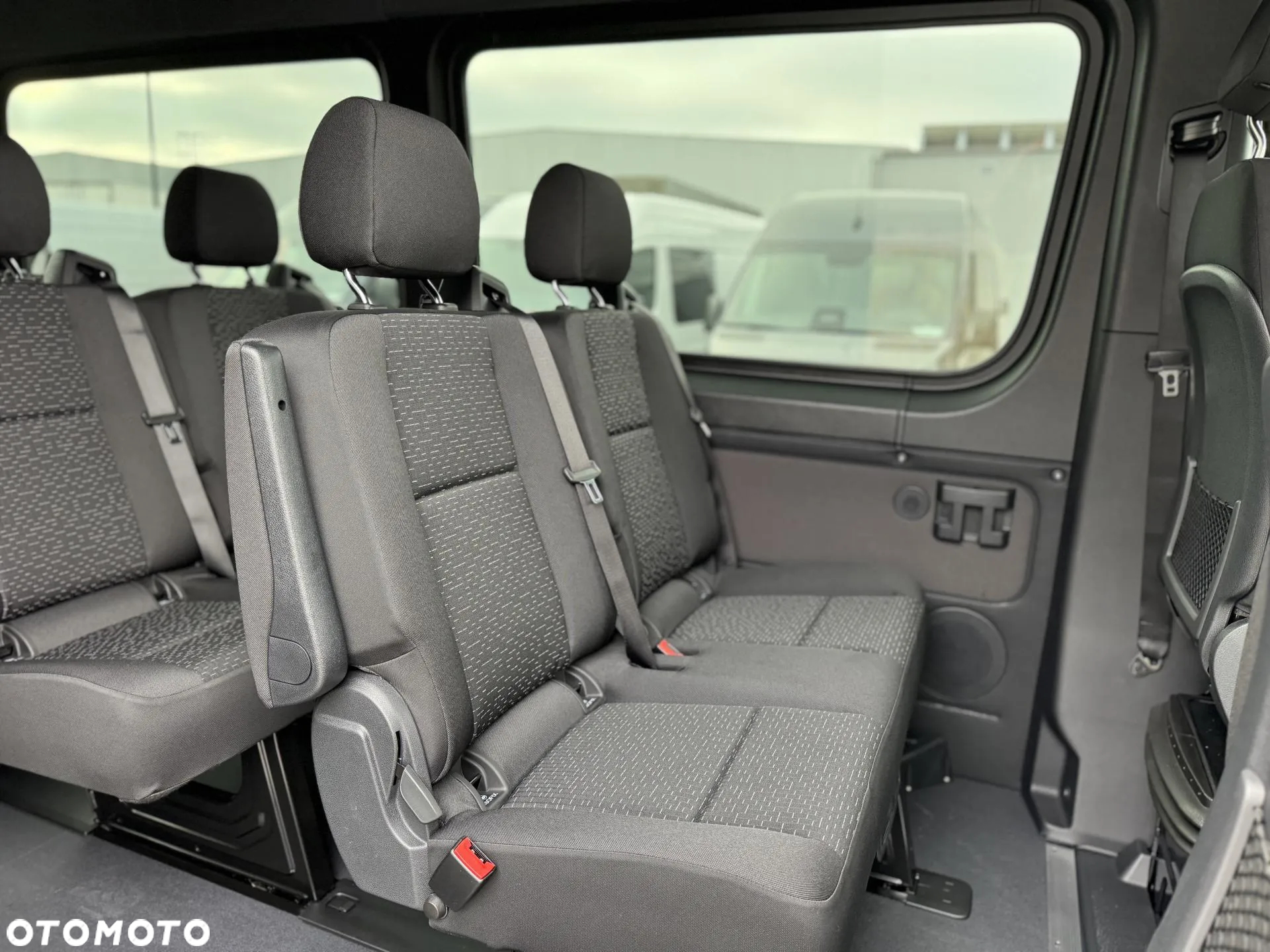 Mercedes-Benz Sprinter - 9