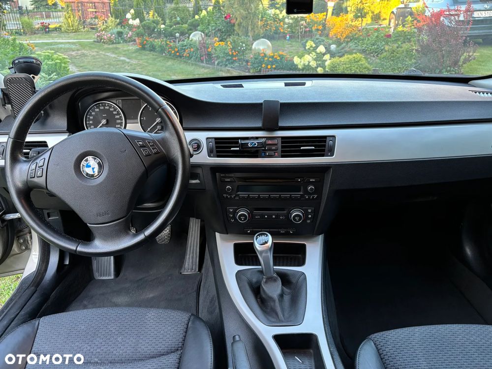 BMW Seria 3 318d - 17