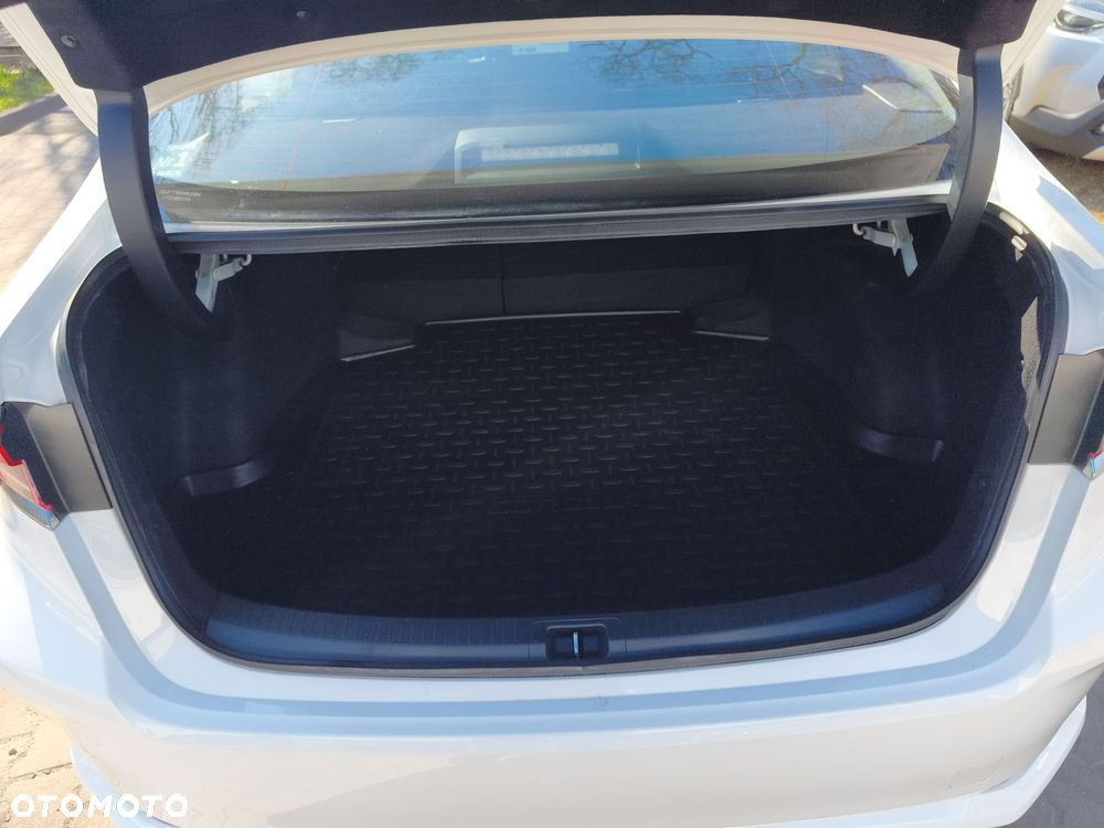 Toyota Corolla 1.8 Hybrid Comfort - 13