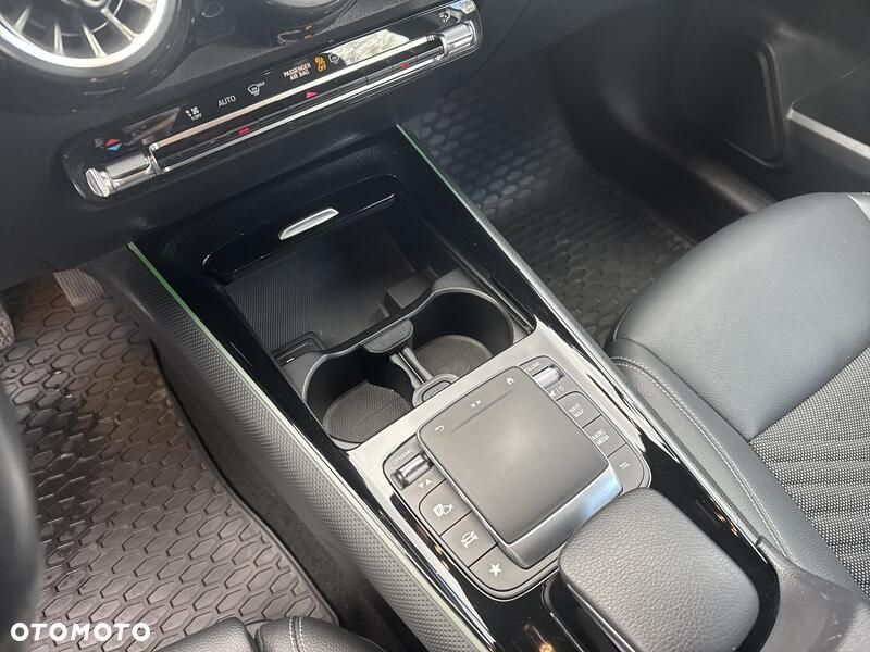 Mercedes-Benz GLB 200 7G-DCT - 17