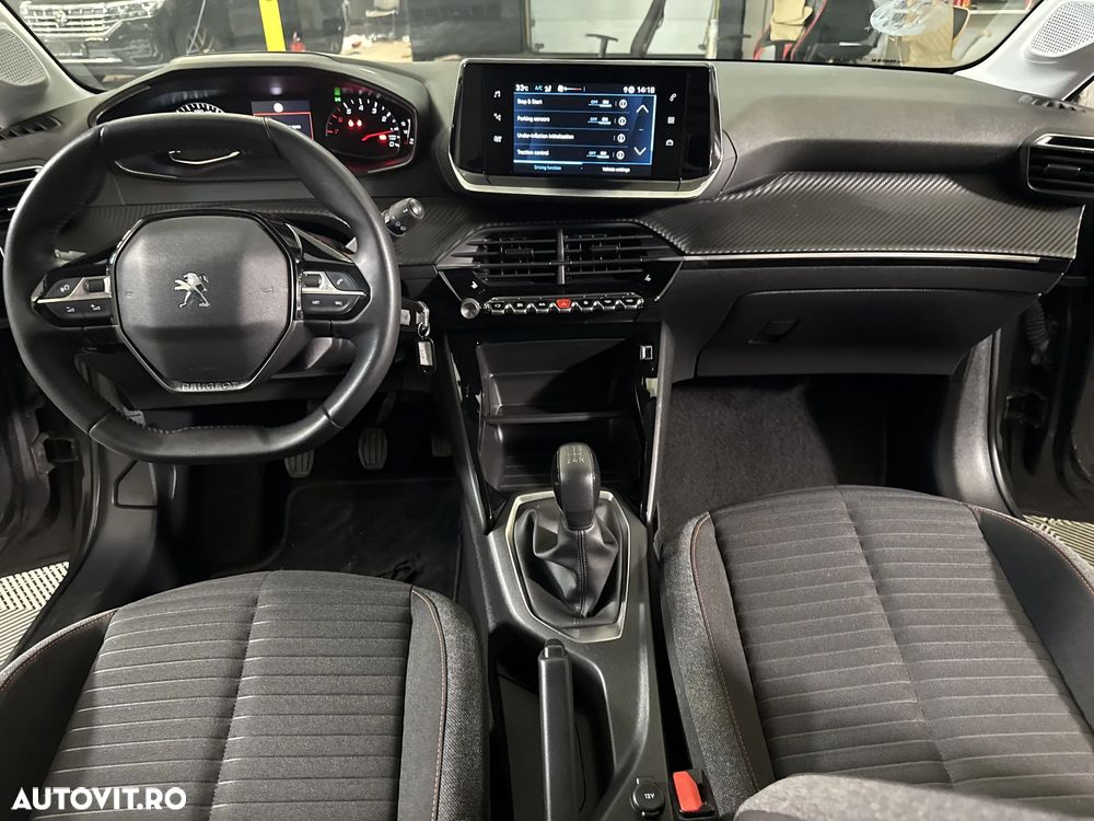 Peugeot 208 - 10