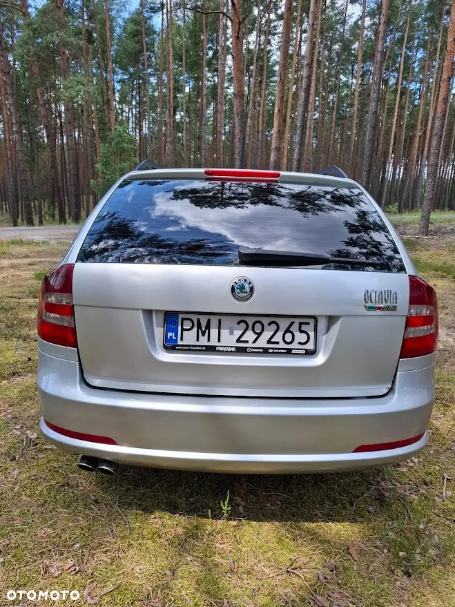 Skoda Octavia Combi 2.0 TDI DPF RS - 4