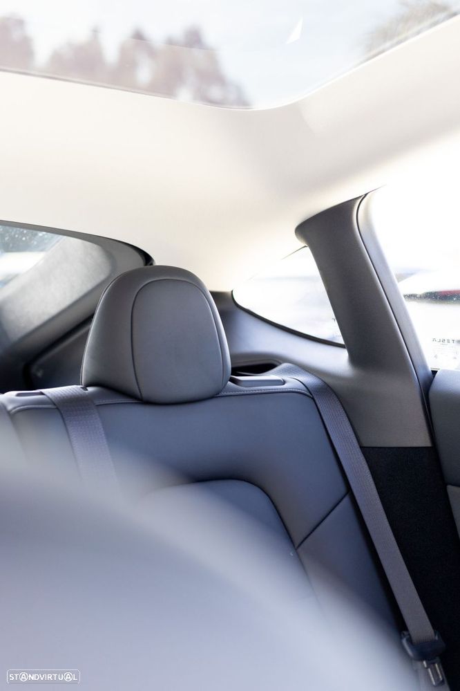 Tesla Model Y Standard RWD - 30