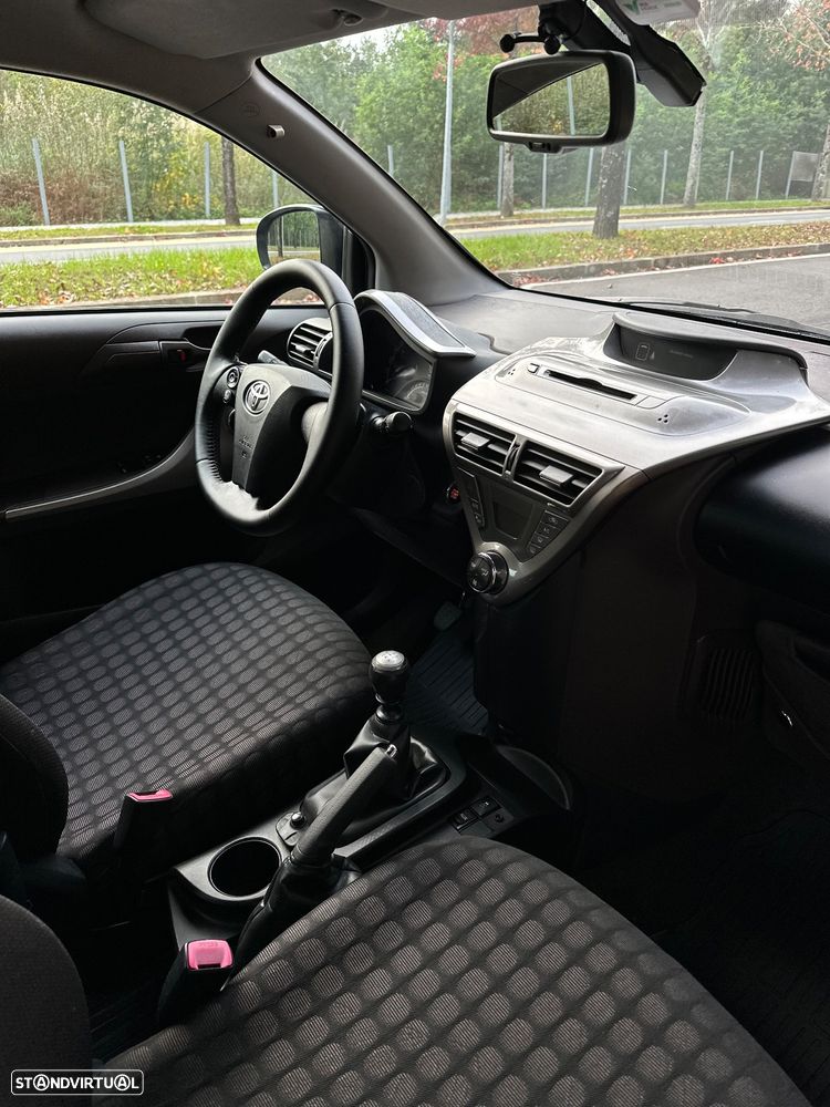 Toyota iQ 1.4 D-4D 2 - 6