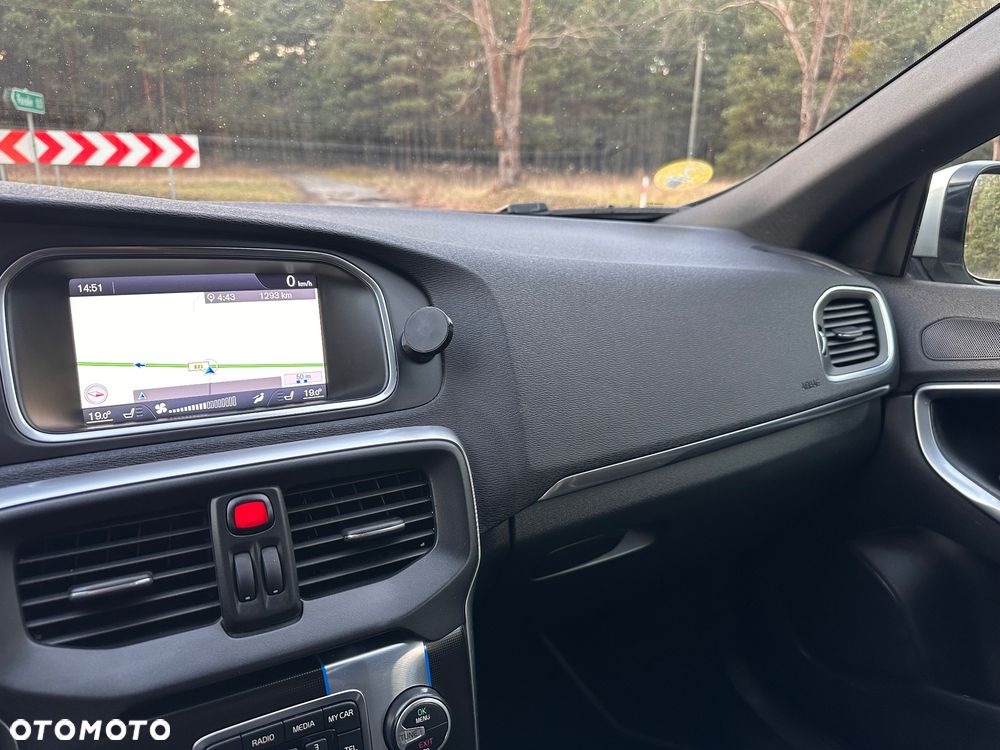 Volvo V40 D2 R Design - 38