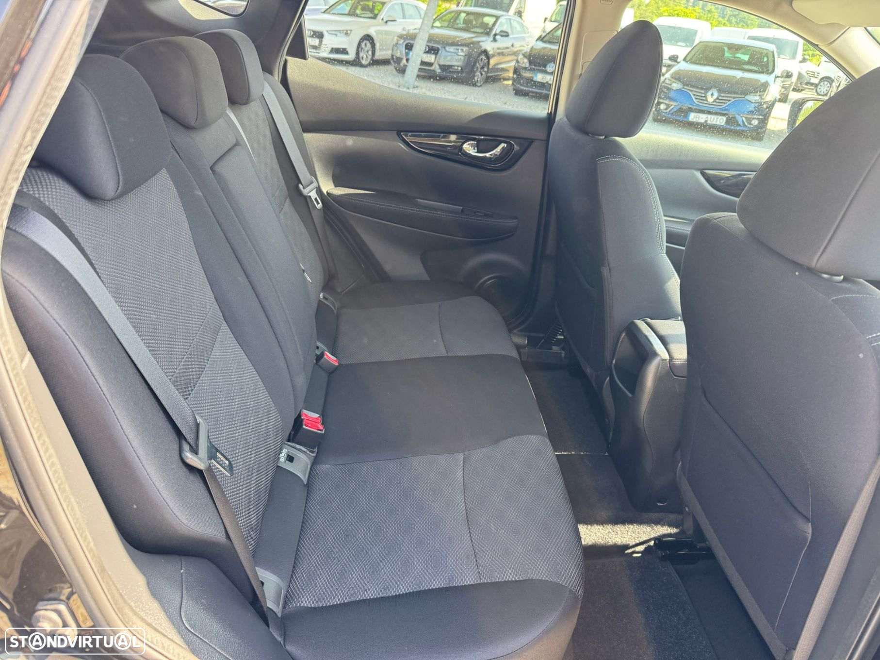 Nissan Qashqai 1.2 DIG-T N-Connecta 18 - 13