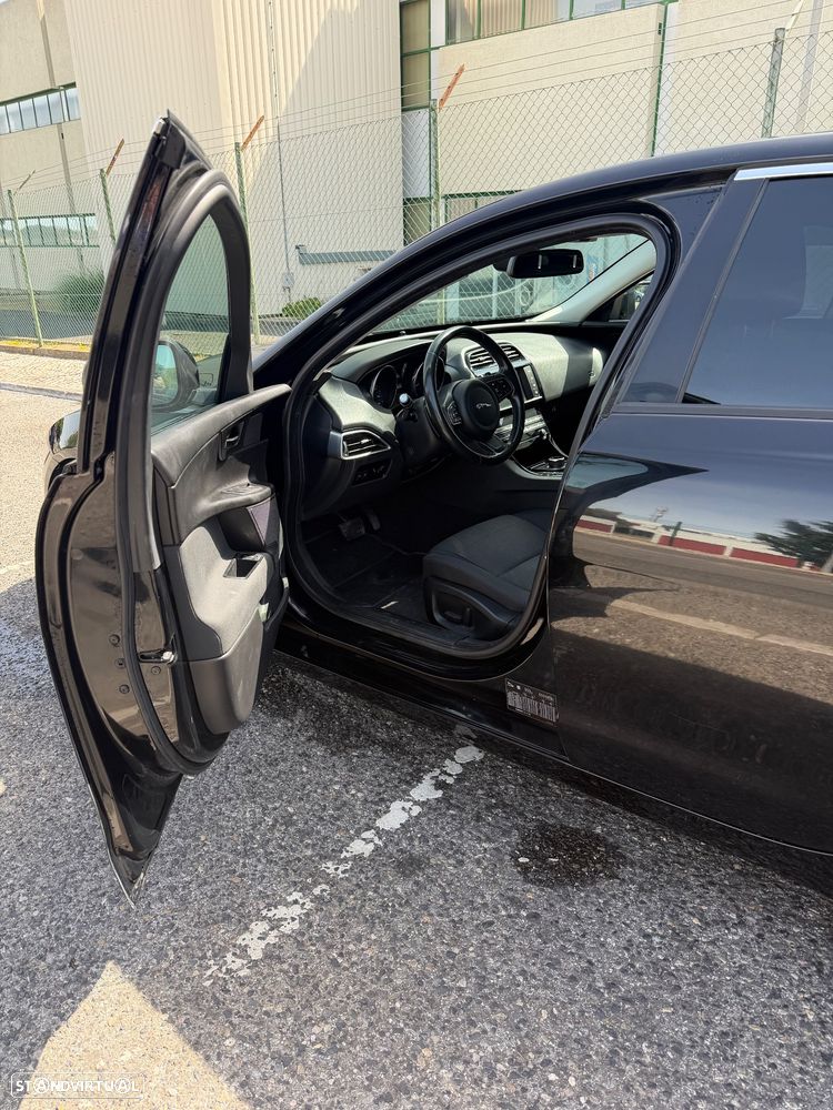 Jaguar XE 20d Aut. Portfolio - 4