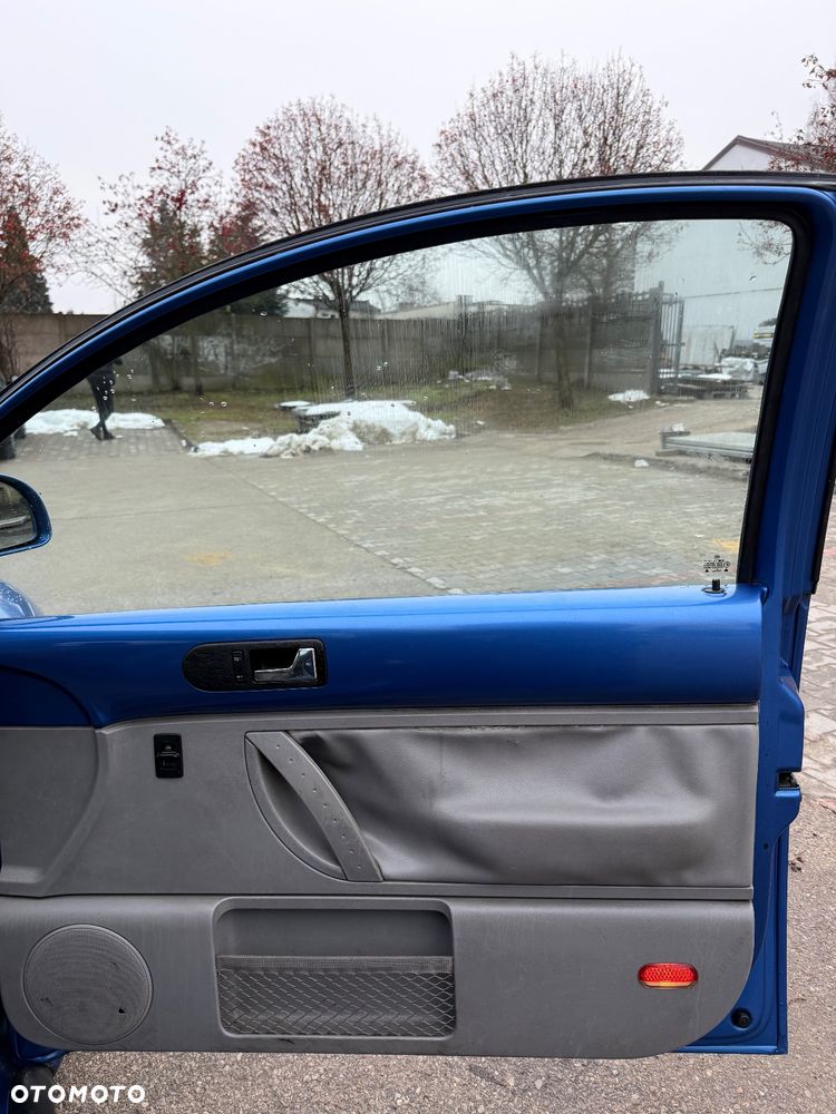 Volkswagen New Beetle - 13