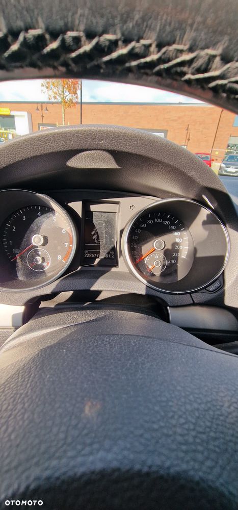 Volkswagen Golf - 11