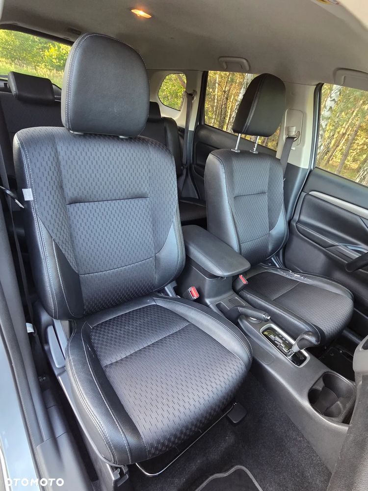 Mitsubishi Outlander 2.0 Intense + CVT - 26