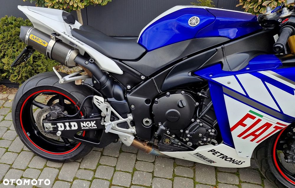 Yamaha R1 - 15
