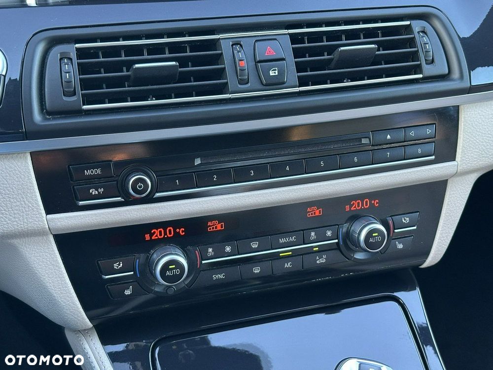 BMW Seria 5 528i xDrive - 24