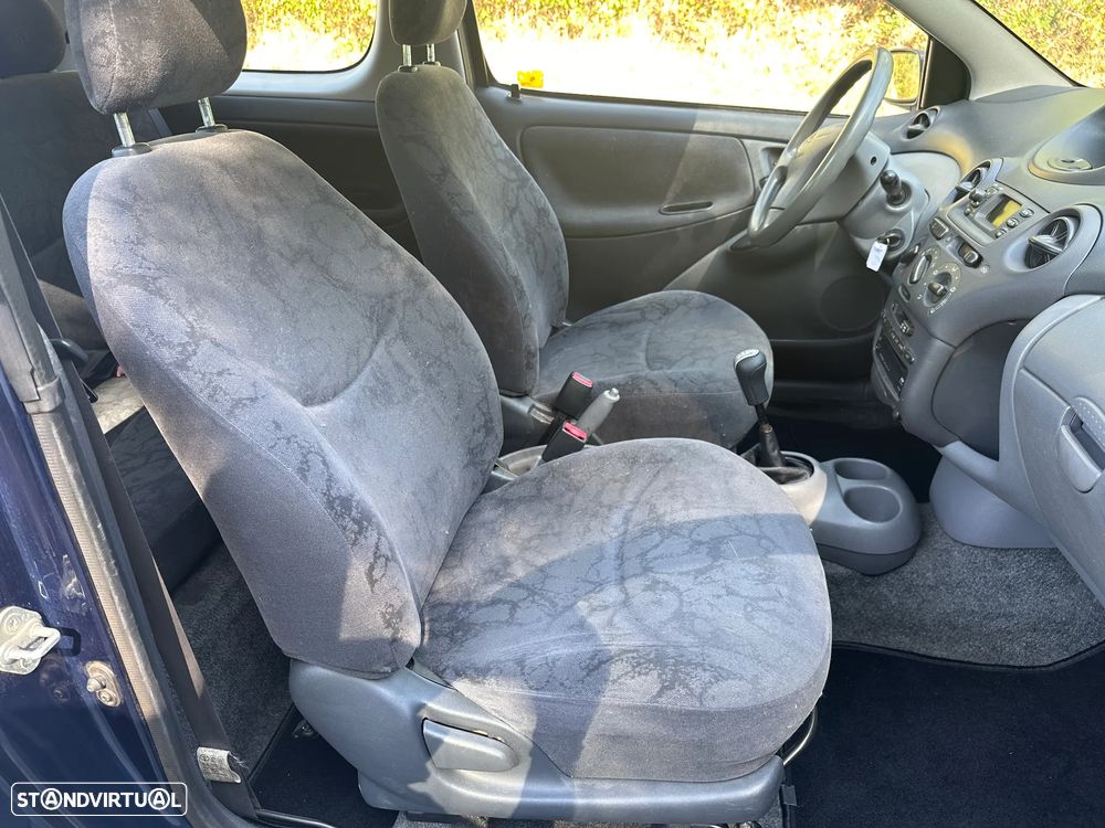 Toyota Yaris 1.0 Sol ABS+CD+AC - 11