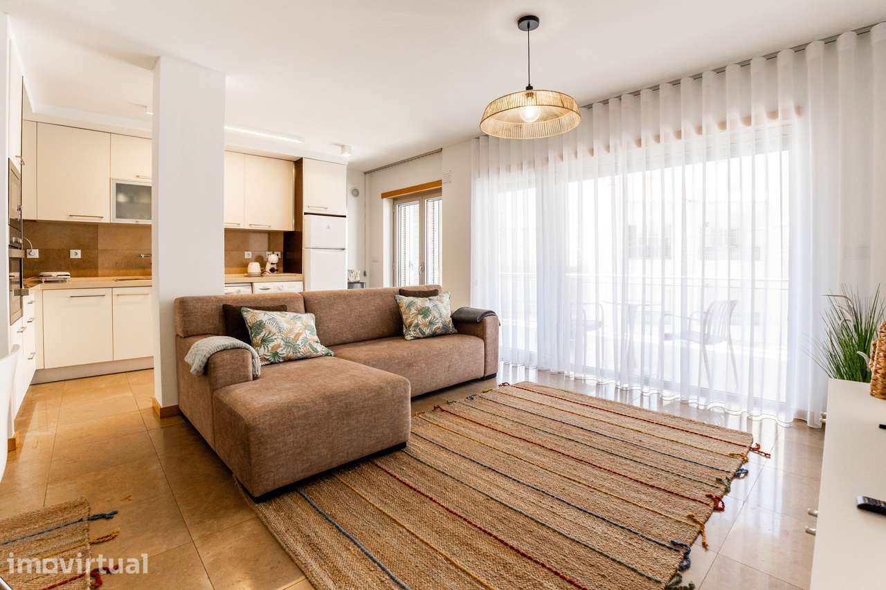 Apartamento T2, MOBILADO, com lugar de estacionamento, na Nazaré. - Grande imagem: 2/33