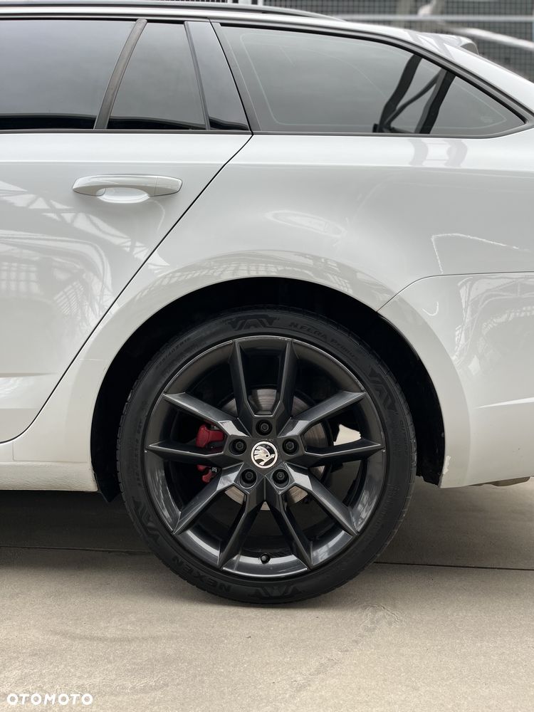 Skoda Octavia 2.0 TDI RS Challenge DSG - 12
