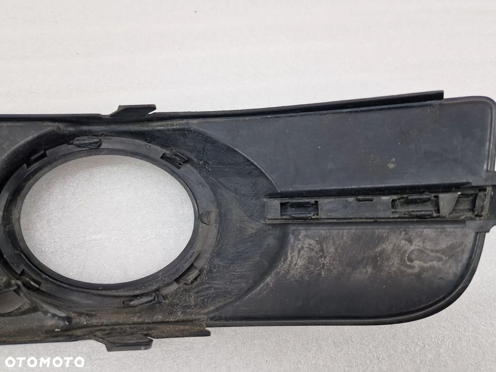 AUDI A3 8P0 LIFT 08- PRAWA KRATKA BOCZNA ZDERZAKA PRZEDNIEGO PRZÓD MATOWA , NR 8P0807682J , NR AUKCJI D/134 - 5