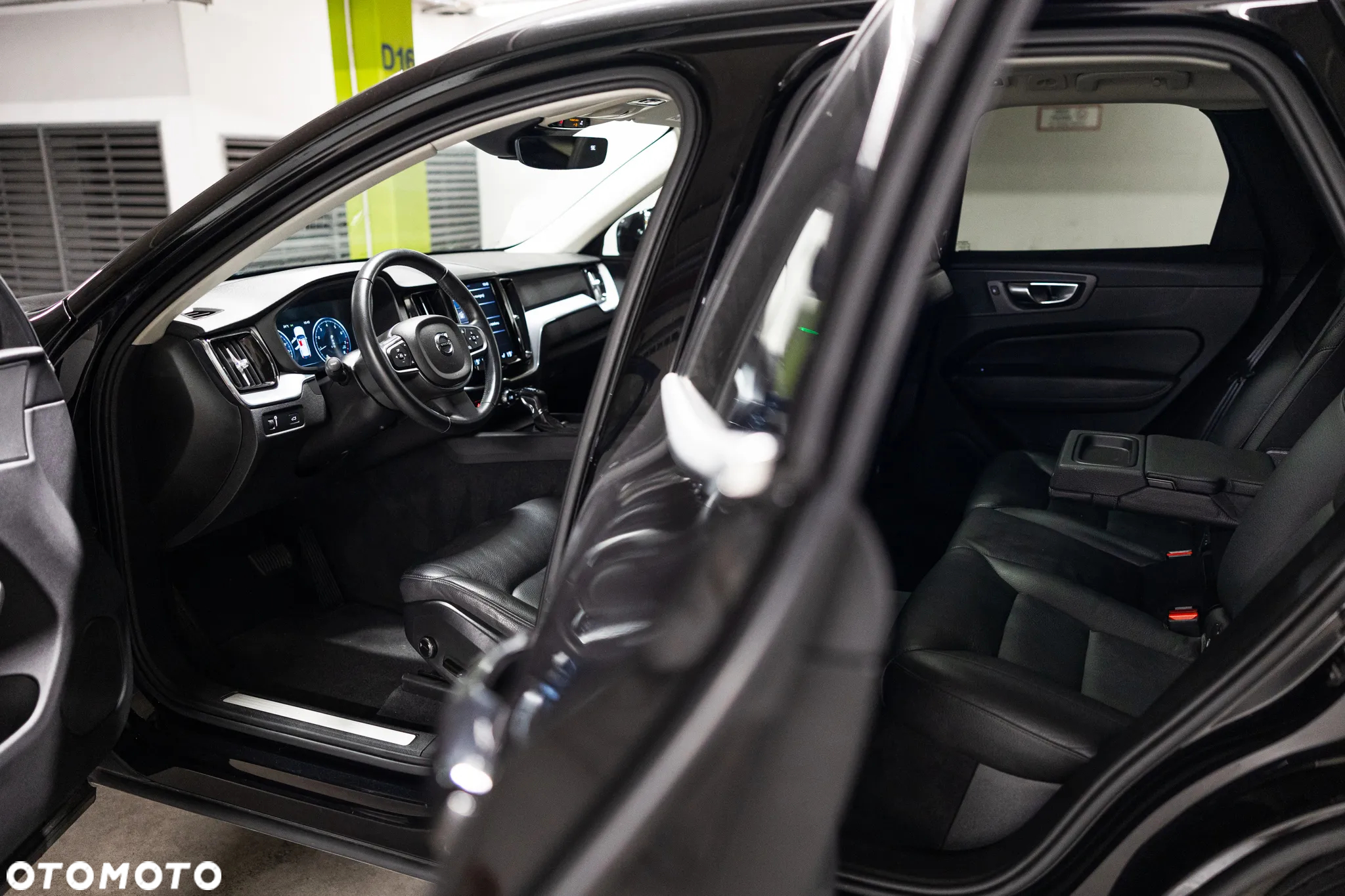 Volvo XC 60 B5 B AWD Ultimate Black Edition - 14