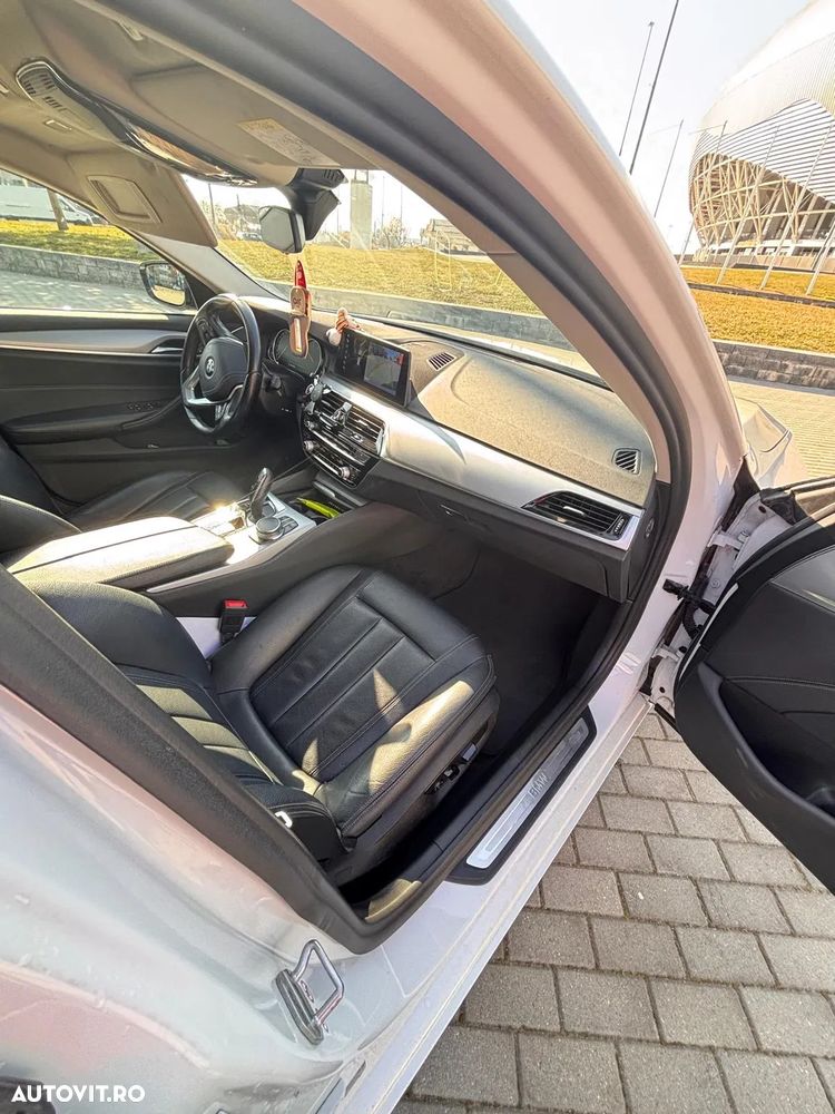 BMW Seria 5 520d Aut. Luxury Line - 14
