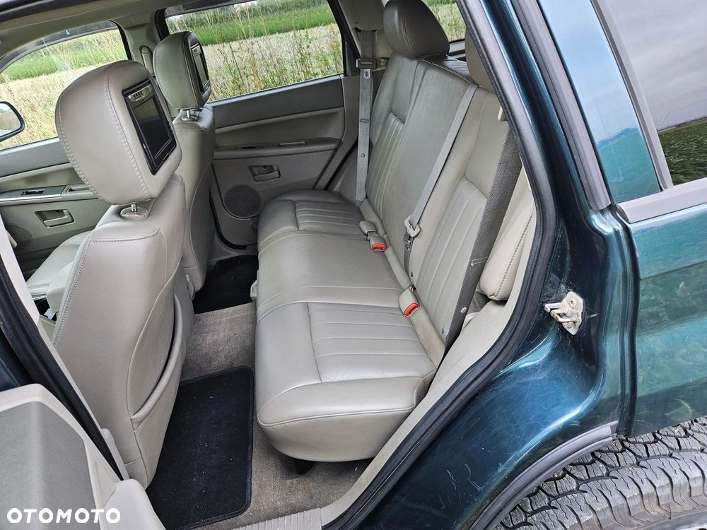 Jeep Grand Cherokee - 16