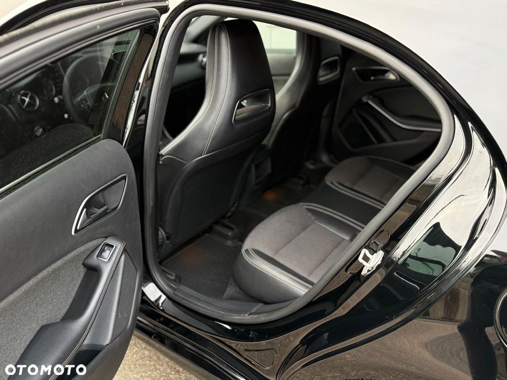 Mercedes-Benz Klasa A 180 7G-DCT AMG Line - 14