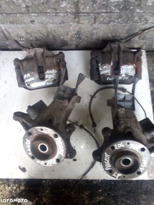 PEUGEOT 206 1,4 zacisk hamulcowy 1,9 jarzmo - 1
