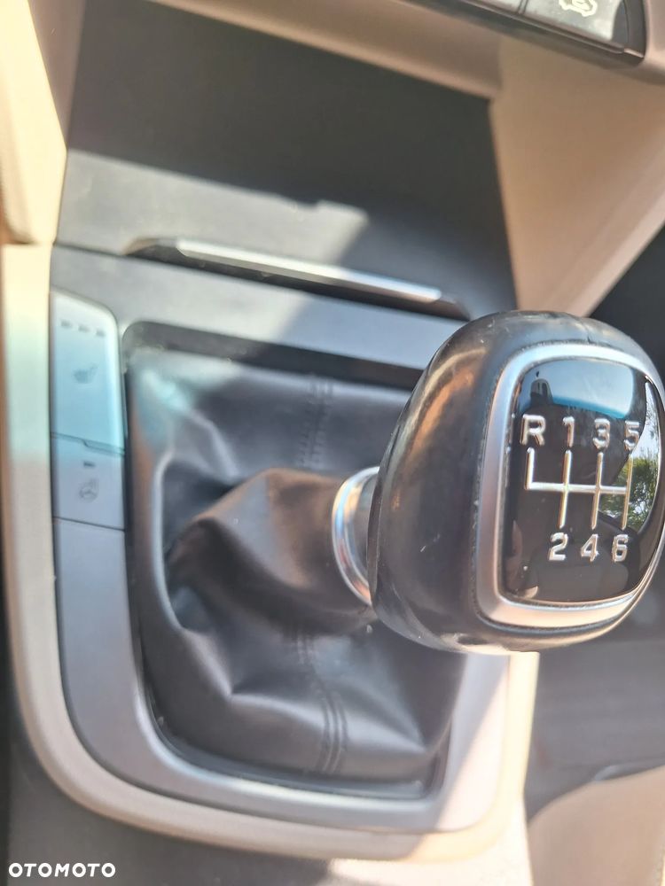 Hyundai Elantra 1.6 Style - 8