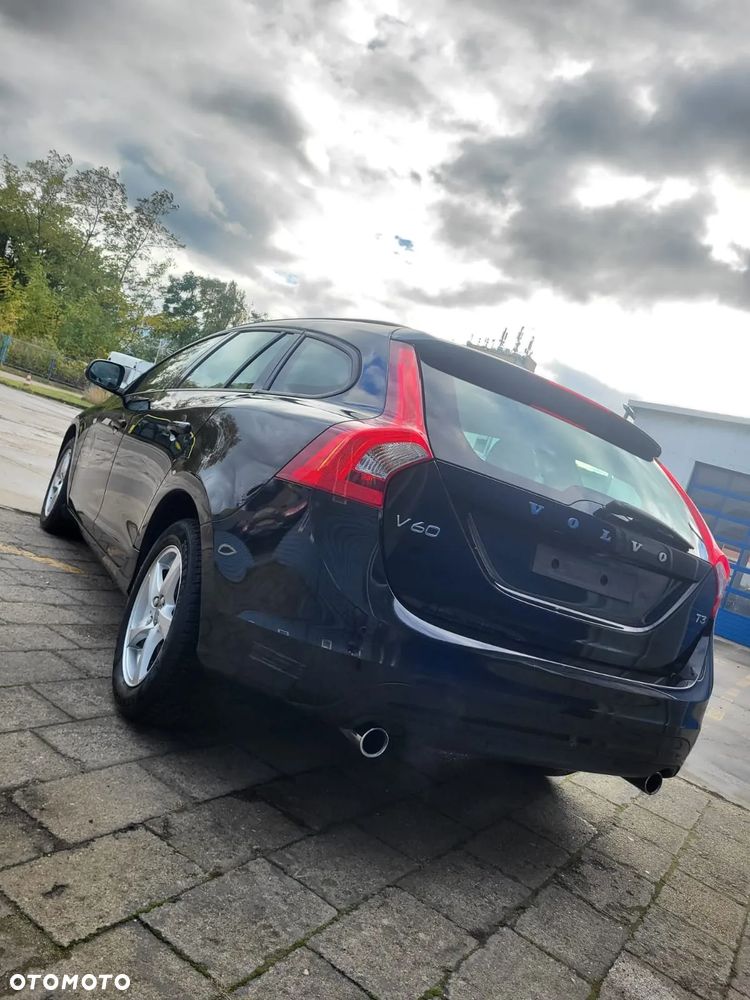 Volvo V60 T3 Drive-E Dynamic Edition (Kinetic) - 13