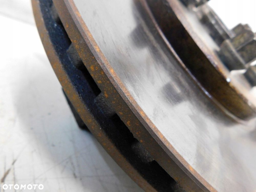 zwrotnica piasta przod prawa le baron 94r 3.0b - 2