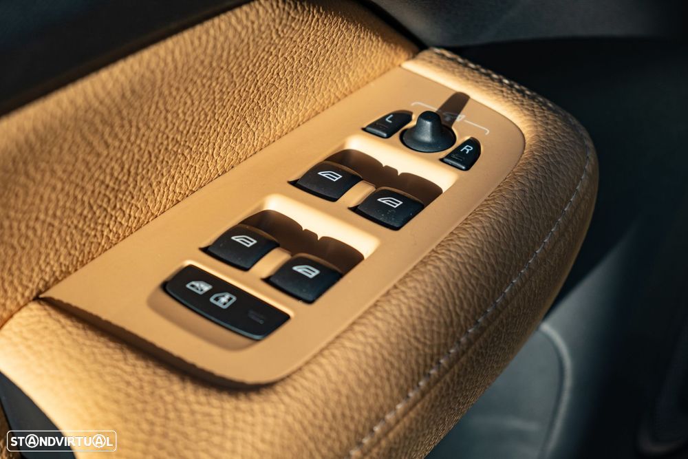 Volvo V60 2.0 T8 AWD TE Inscription - 19