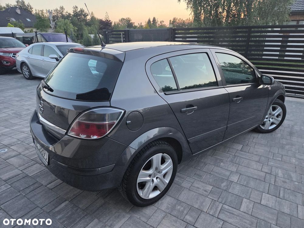 Opel Astra 1.6 Automatik Design Edition - 8