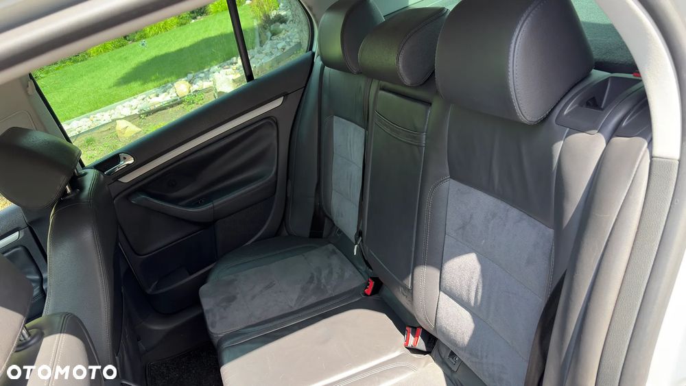 Volkswagen Golf 2.0 FSI Sportline - 11
