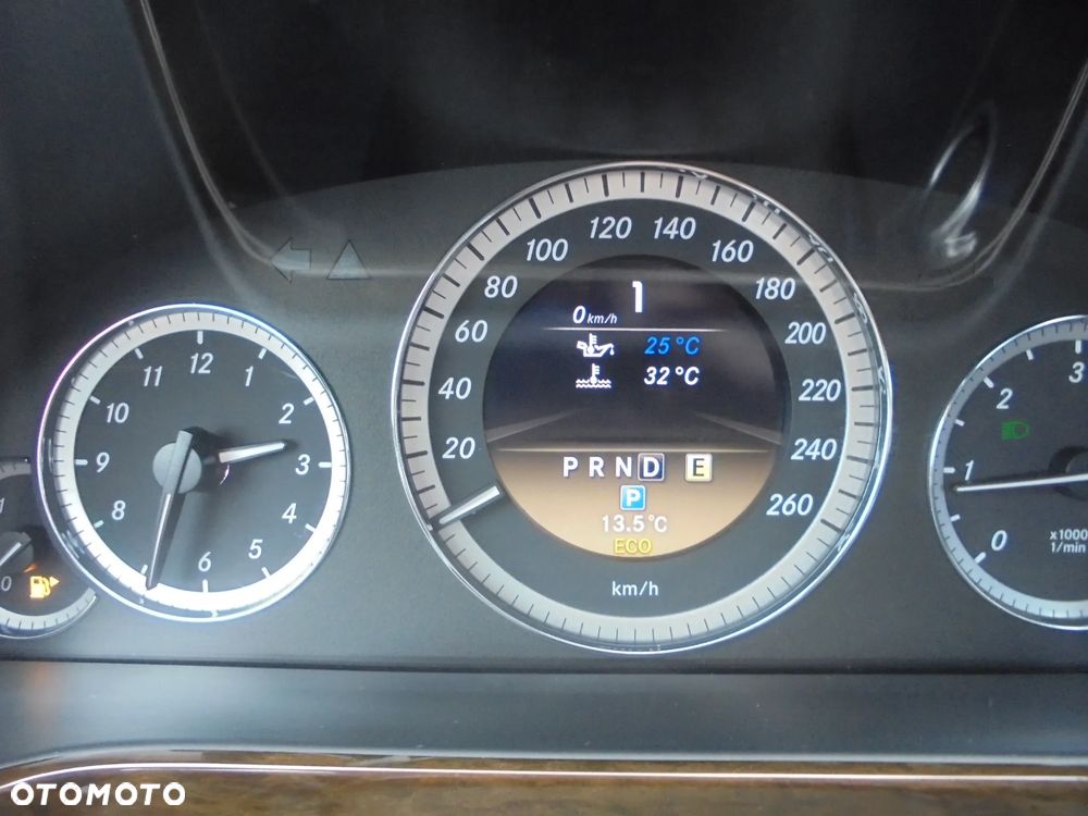 Mercedes-Benz Klasa E 220 CDI DPF BlueEFFICIENCY 7G-TRONIC Elegance - 35