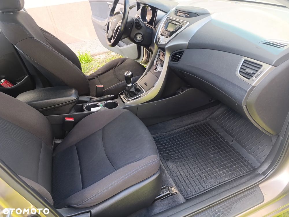 Hyundai Elantra 1.6 Classic + - 7