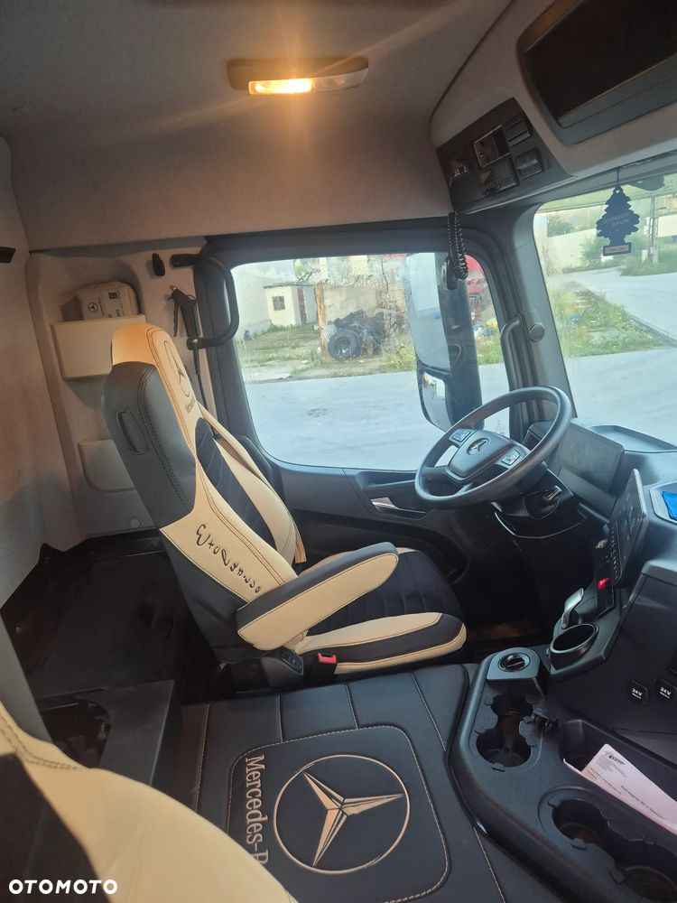Mercedes-Benz Arocs - 8