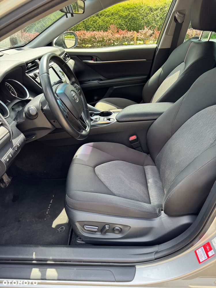 Toyota Camry 2.5 Hybrid Executive CVT - 16